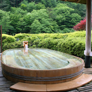 夏の慶雲館で大人の夏休みをお過ごしください。